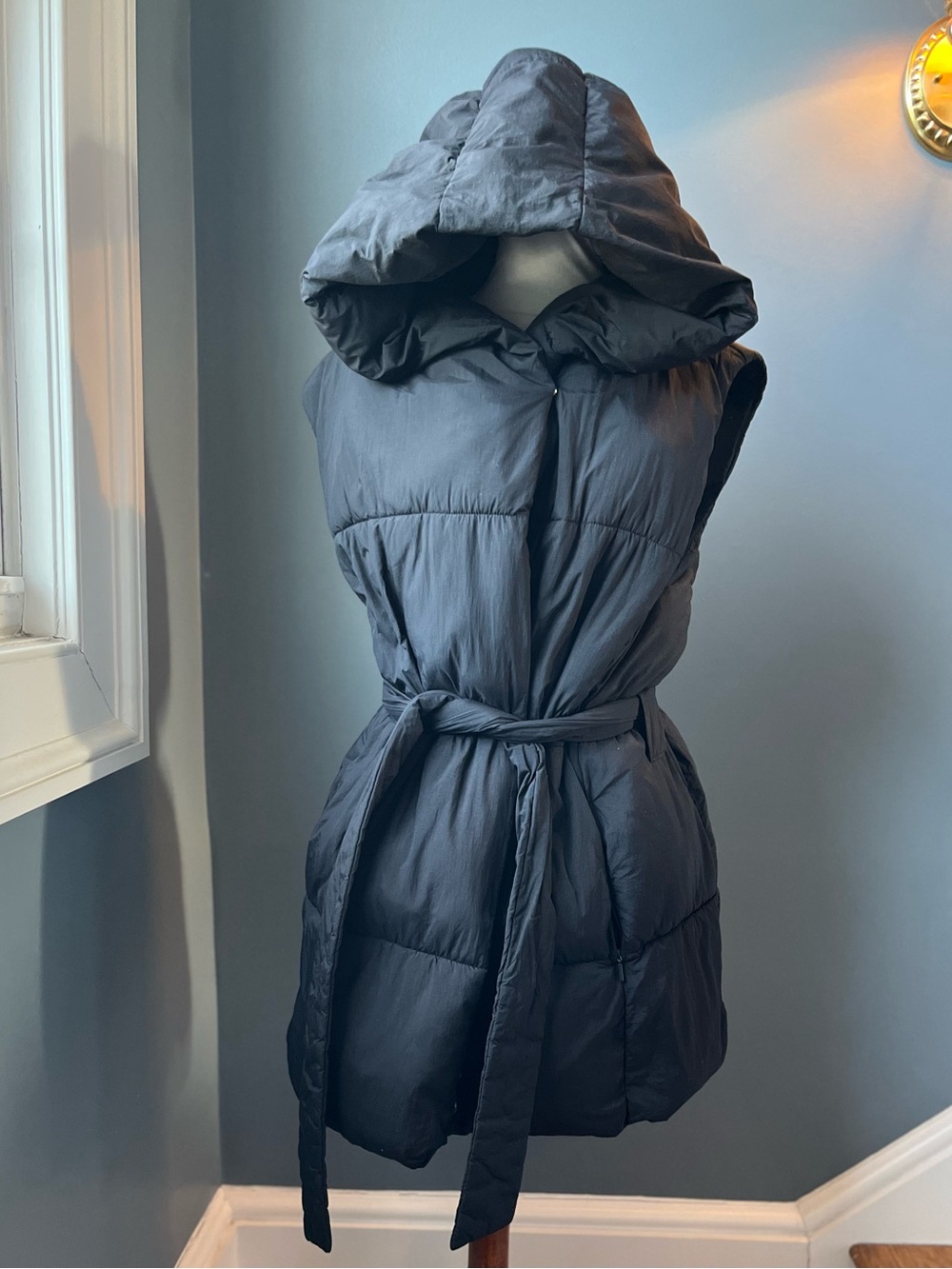 Gap Duvet Wrap Puffer Vest - Picture 3 of 9